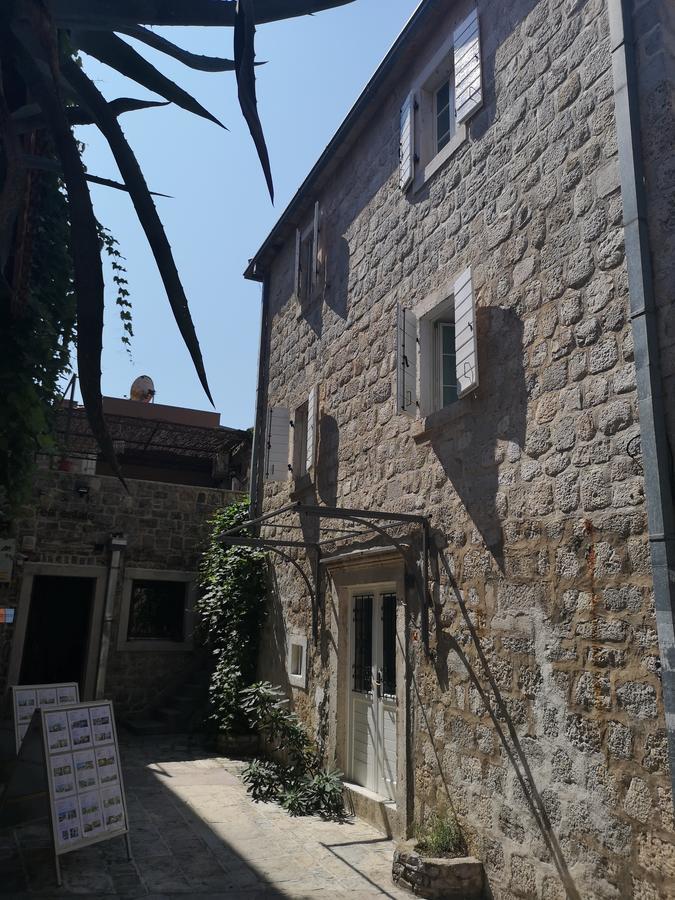 Hostel Michel Budva Exteriör bild