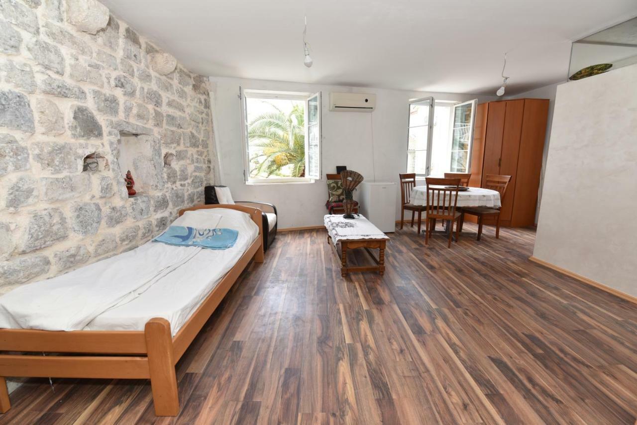 Hostel Michel Budva Exteriör bild