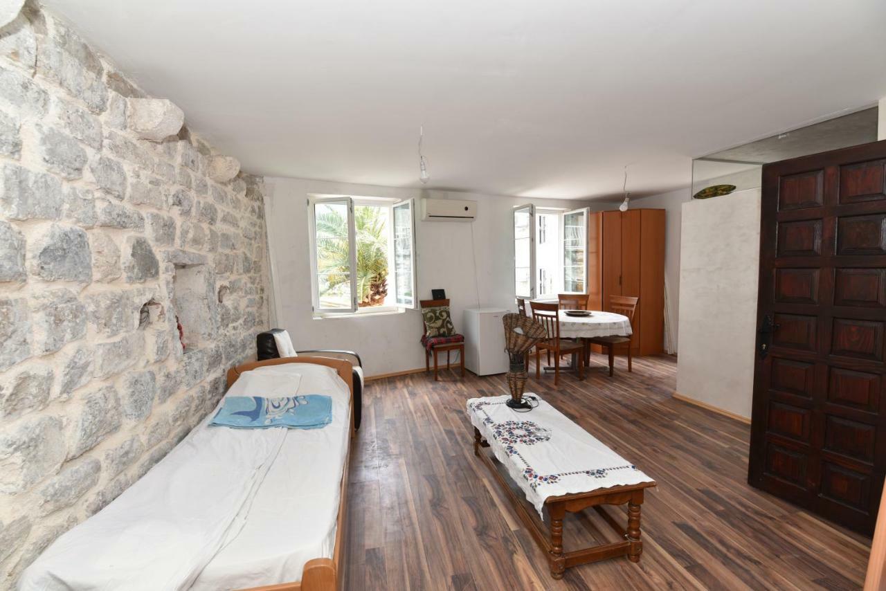 Hostel Michel Budva Exteriör bild