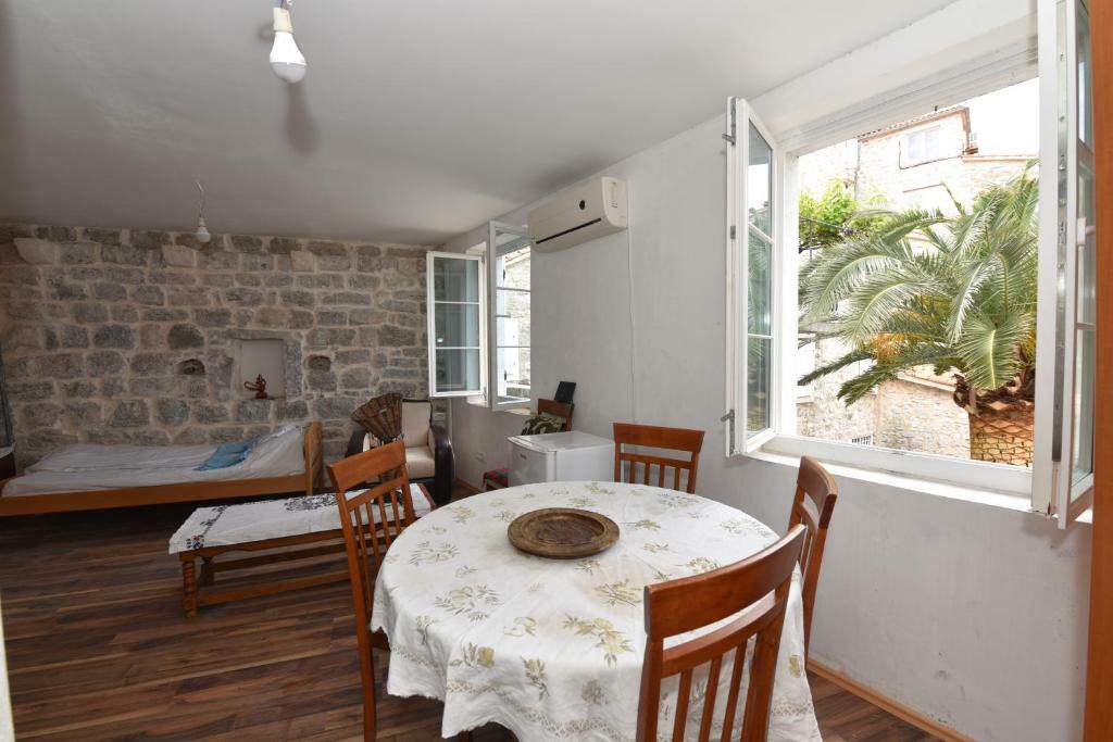 Hostel Michel Budva Exteriör bild