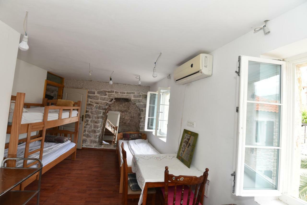 Hostel Michel Budva Exteriör bild