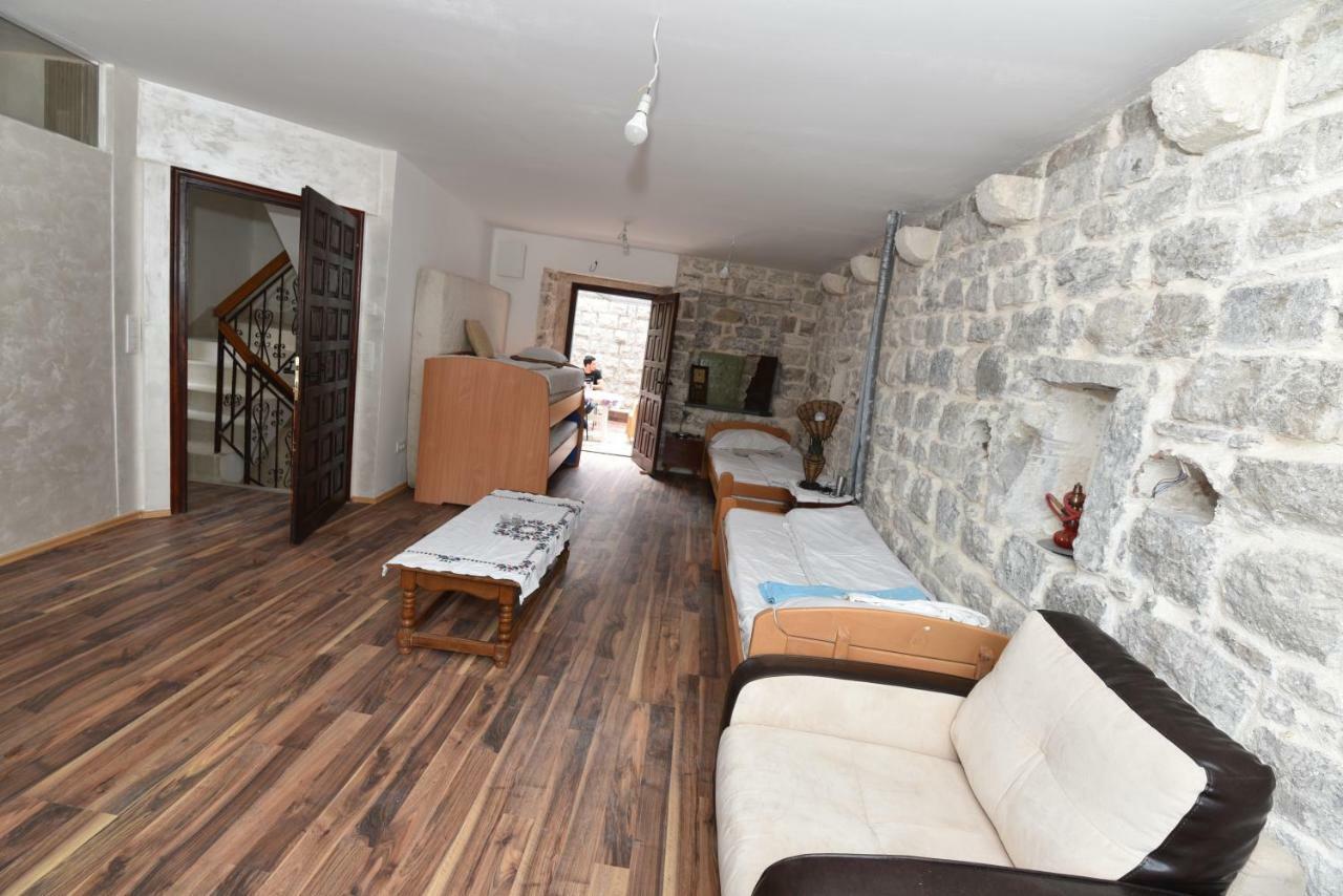 Hostel Michel Budva Exteriör bild