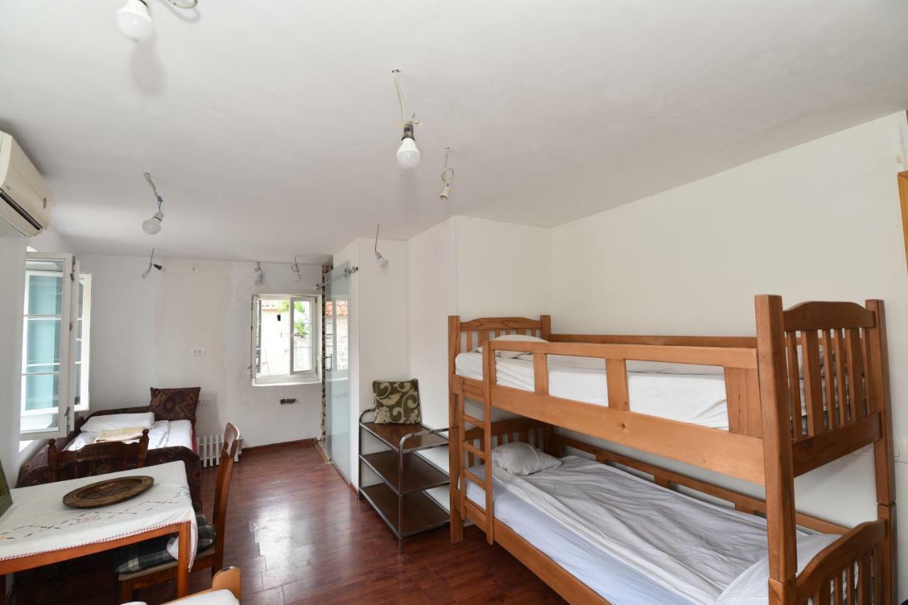 Hostel Michel Budva Exteriör bild