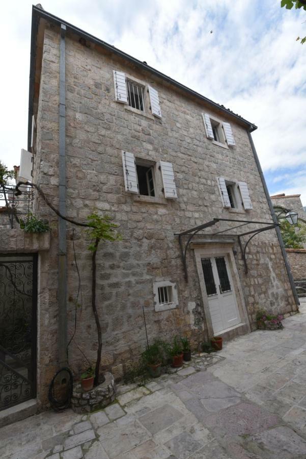 Hostel Michel Budva Exteriör bild